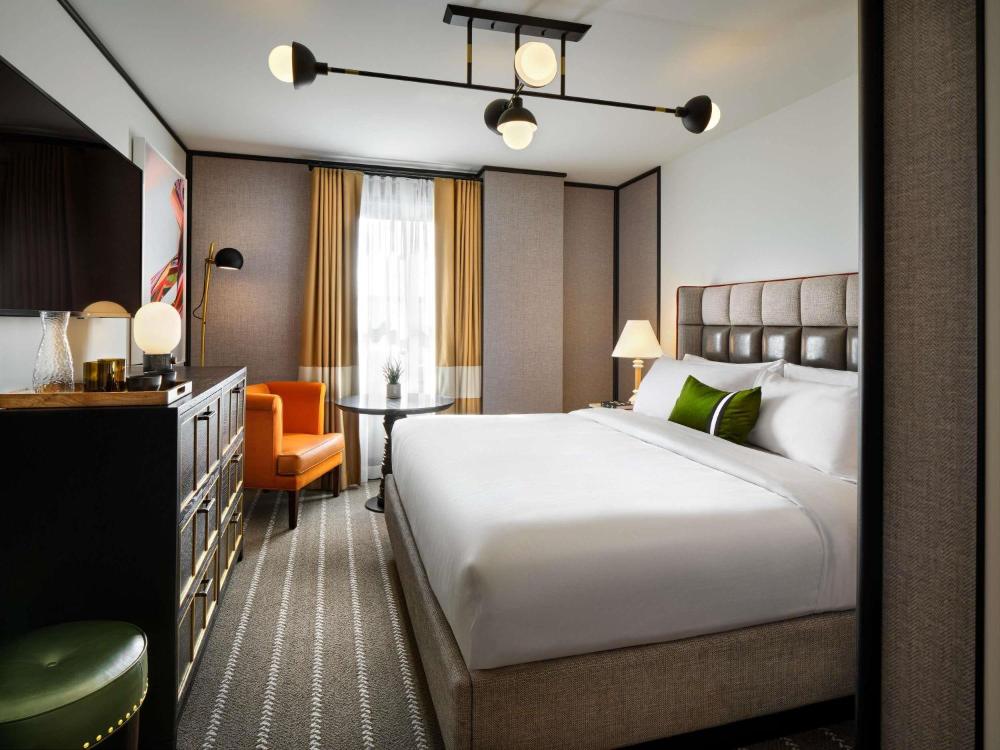 Deluxe King Room interior